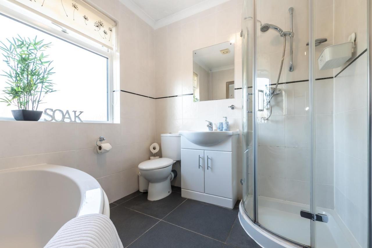 סאות'המפטון Cheerful 3-Bedroom Douglas House With Patio מראה חיצוני תמונה