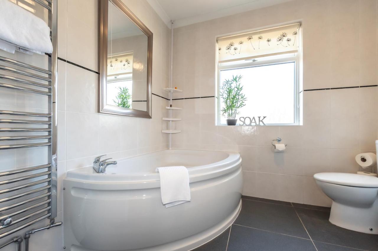 סאות'המפטון Cheerful 3-Bedroom Douglas House With Patio מראה חיצוני תמונה