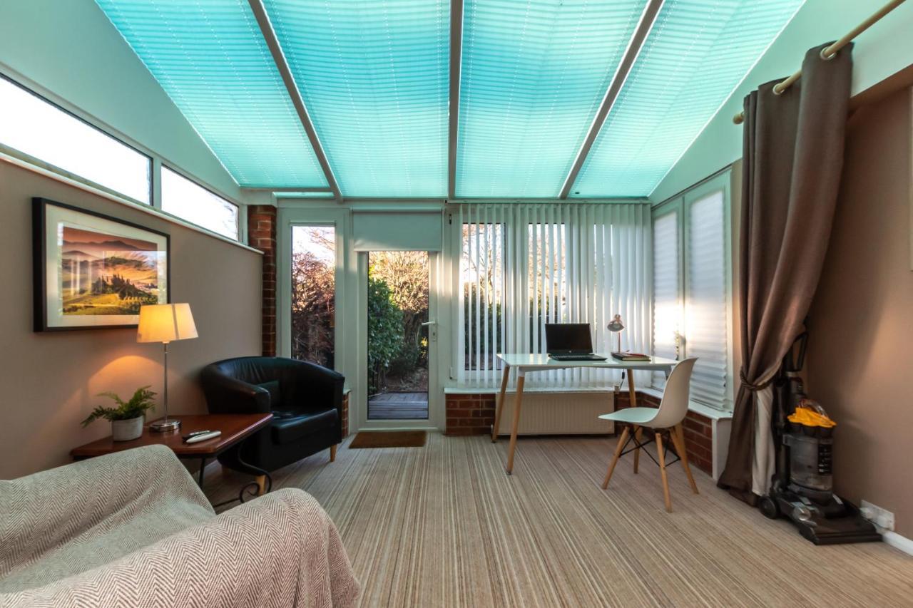 סאות'המפטון Cheerful 3-Bedroom Douglas House With Patio מראה חיצוני תמונה