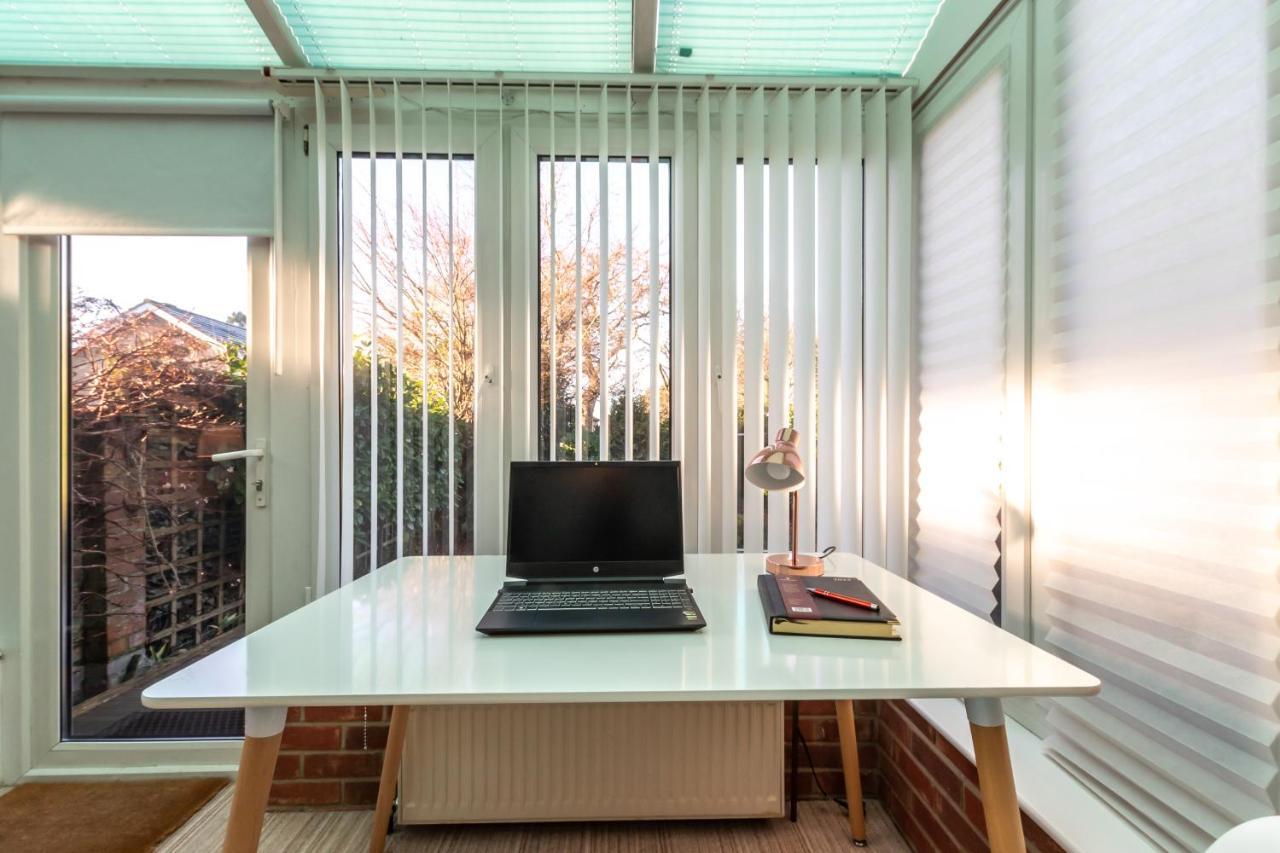 סאות'המפטון Cheerful 3-Bedroom Douglas House With Patio מראה חיצוני תמונה